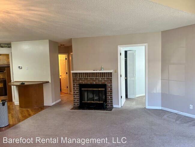Building Photo - 2 br, 1.5 bath House - 1210 Benna Dr 6F