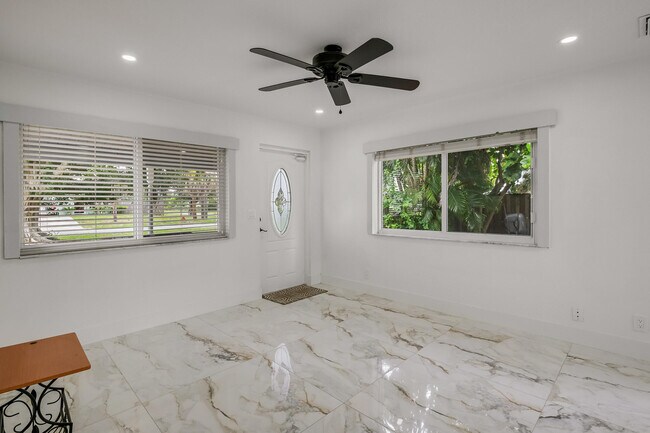 Building Photo - 701 Florida Mango Rd