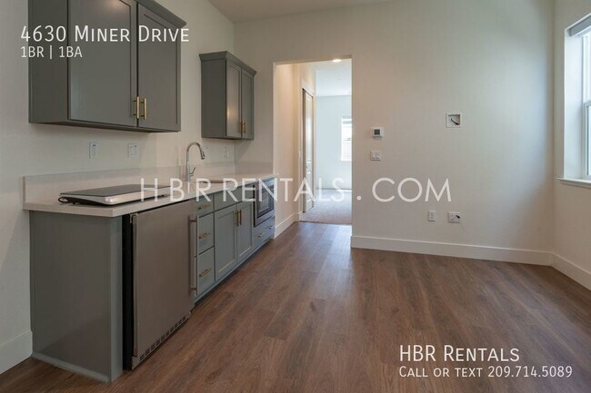 Building Photo - 1 Bedroom Casita Located In ELLIS - Move i...