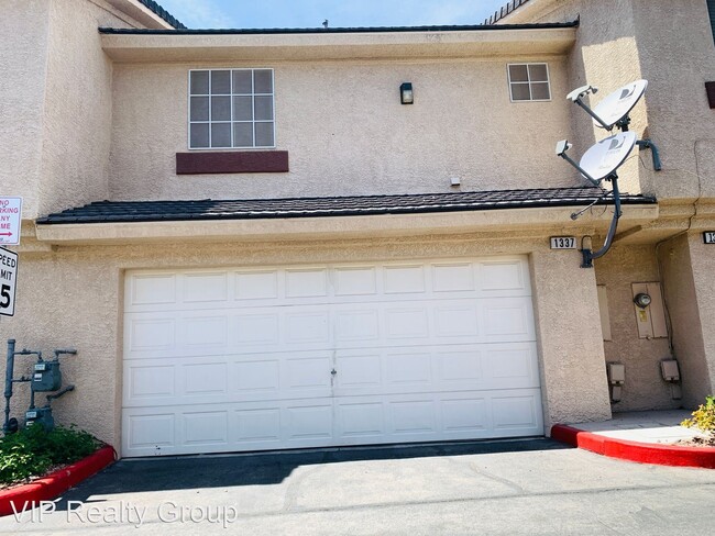 Building Photo - 2 br, 2.5 bath House - 1337 Silver Sierra ...