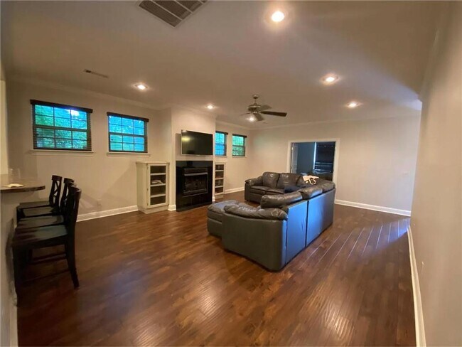Foto del edificio - 614 W Douglas St