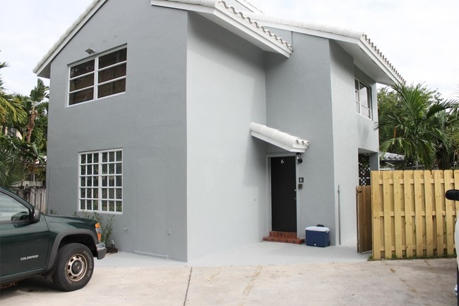 Building Photo - 741 NE 16th Ave