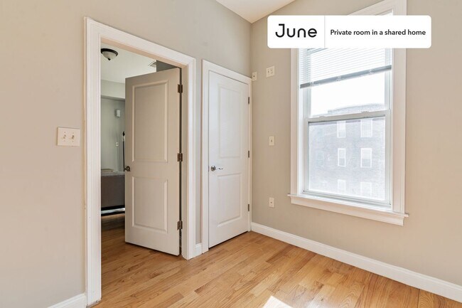 Foto del edificio - Room in Shared 3 bed/1 bath home