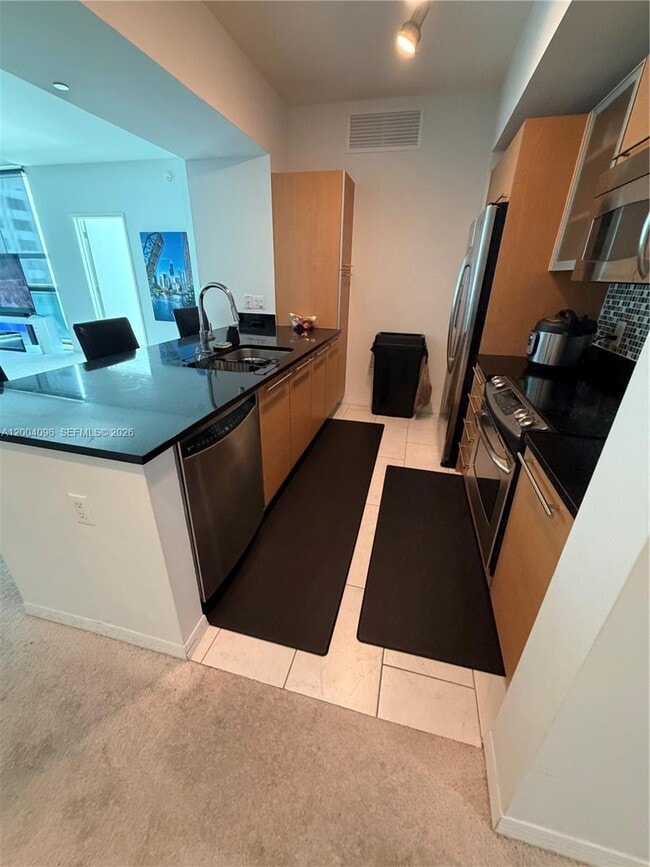 Building Photo - 950 Brickell Bay Dr