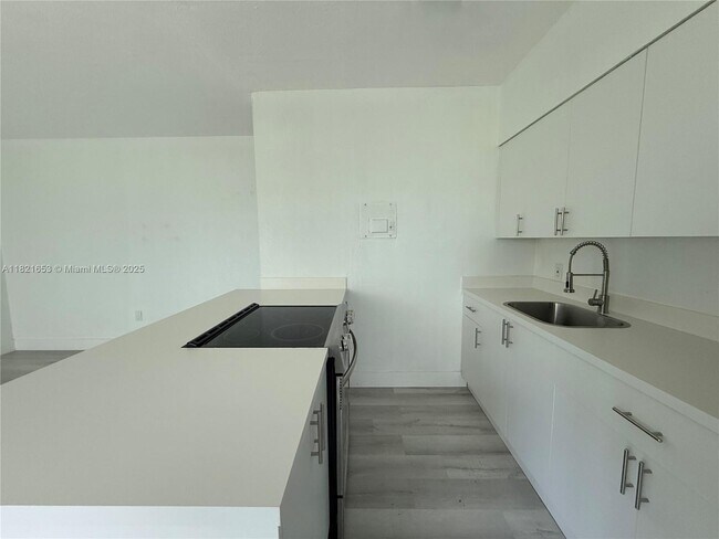 Foto del edificio - 9270 E Bay Harbor Dr