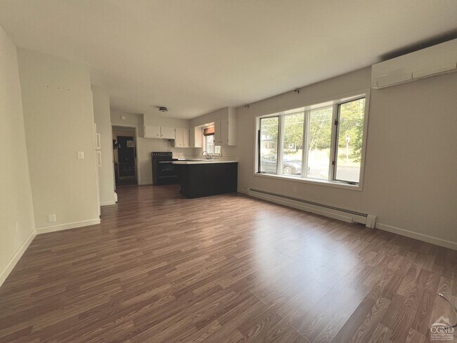 Building Photo - 48 Austerlitz St