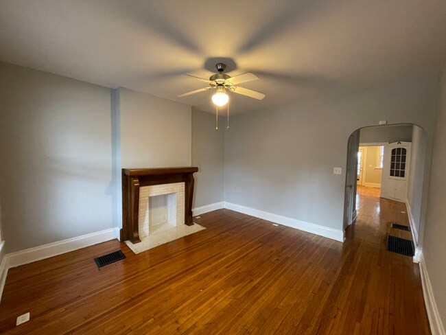 Foto del edificio - 80 W Greenwood Ave