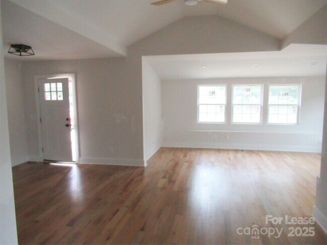 Foto del edificio - 723 S Cedar St