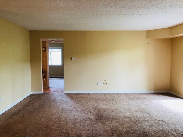 Foto del edificio - 6015 Lakeside Pl