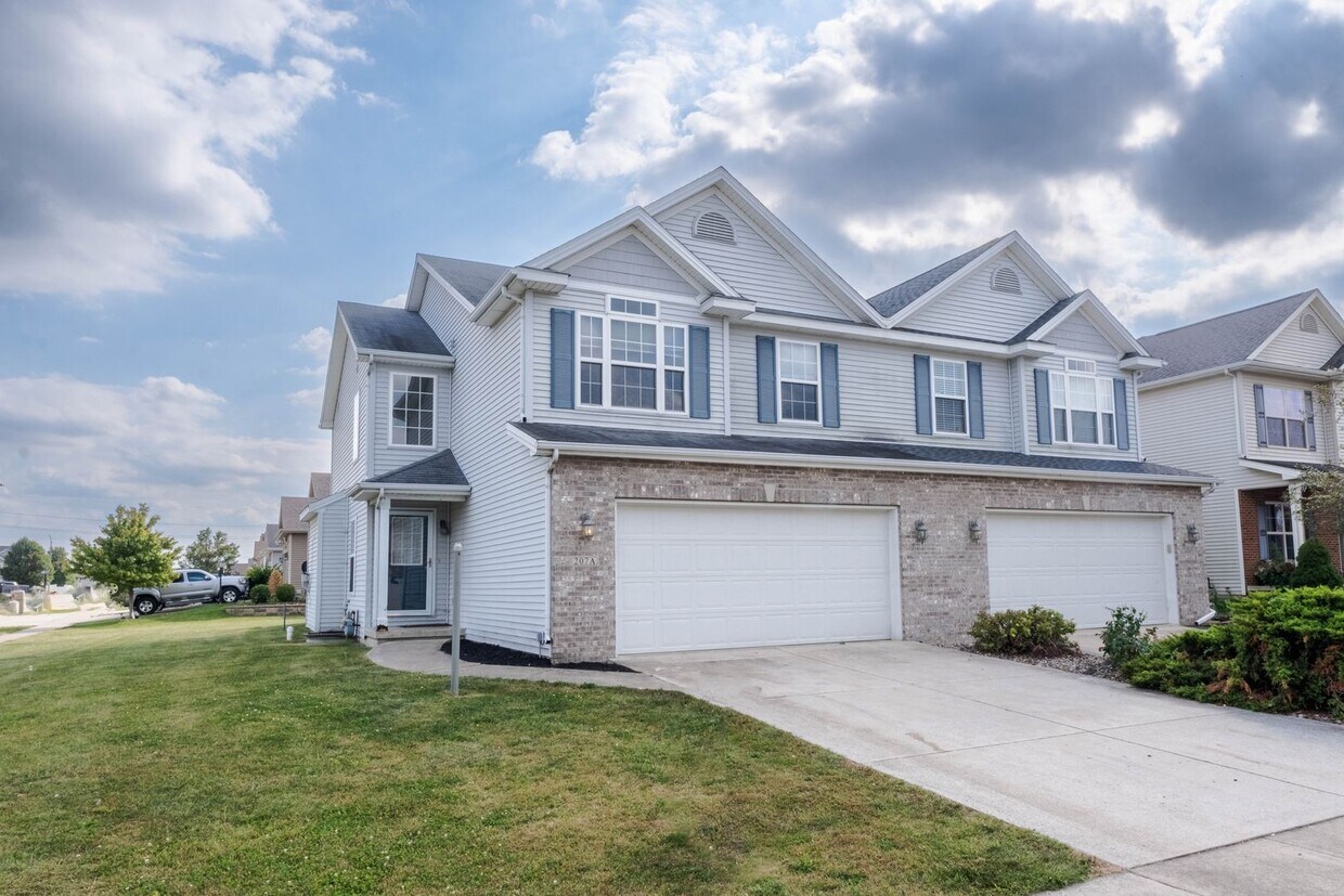 Primary Photo - 3 BED / 2.5 BATH TOWNHOUSE IN PRAIRIE FIEL...