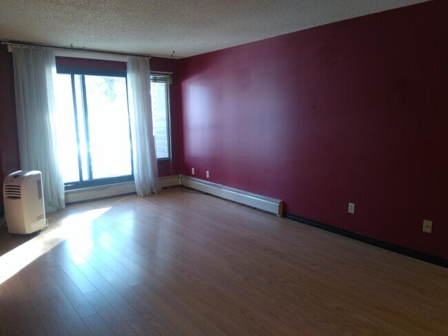 Photo du bâtiment - 1 Bed 1 Bath Unit in Edmonton, AB