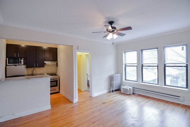 Building Photo - 4636 N Paulina St