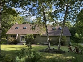 Building Photo - 153 Youngs Hill Rd