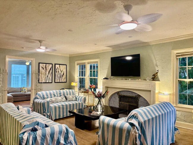 Building Photo - 519 28th St