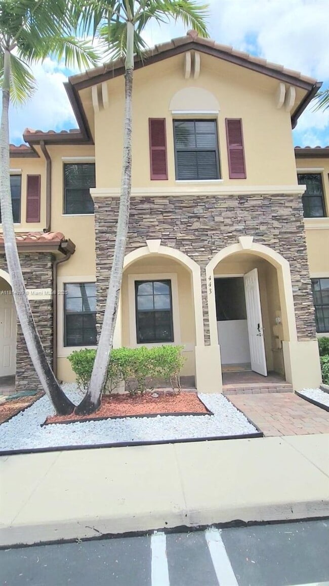 Foto del edificio - 443 SE 32nd Terrace