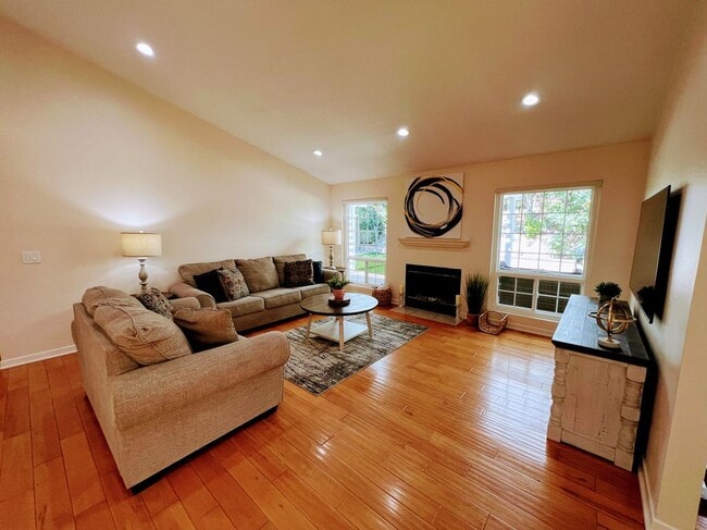 Foto del edificio - 5309 Lockhurst Dr