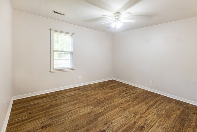 Foto del edificio - 4 Bedroom Home in North Chesterfield ***Available NOW***