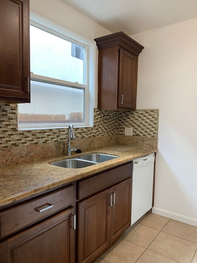 Building Photo - 4413 1/2 Illinois St