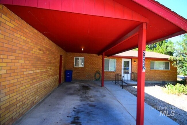 Building Photo - 2300 S Hilton St