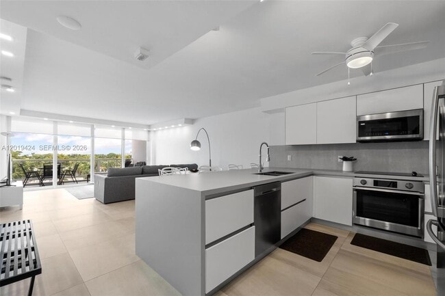 Foto del edificio - 5700 Collins Ave