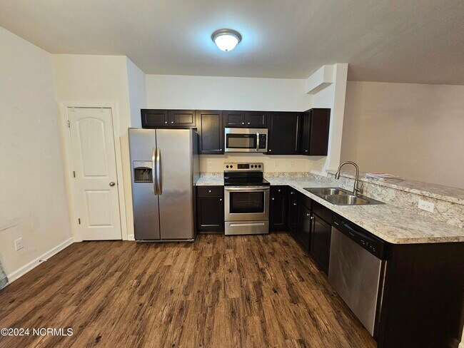 Building Photo - 125 Beacon Woods Dr