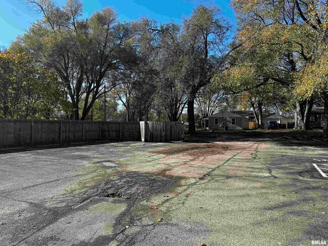 Building Photo - 928 S Stewart St