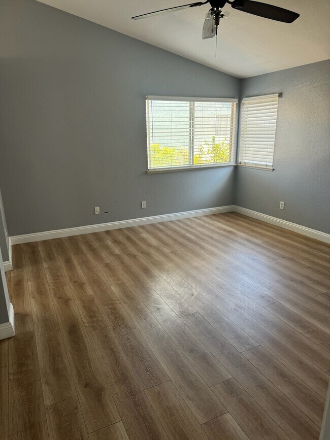 Foto del edificio - 15784 Firethorn Rd
