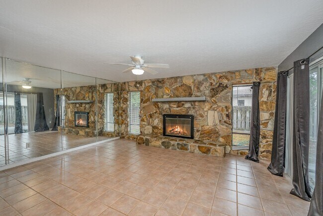 Building Photo - SUNTREE