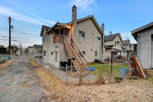 Building Photo - 1235 Diamond Ave