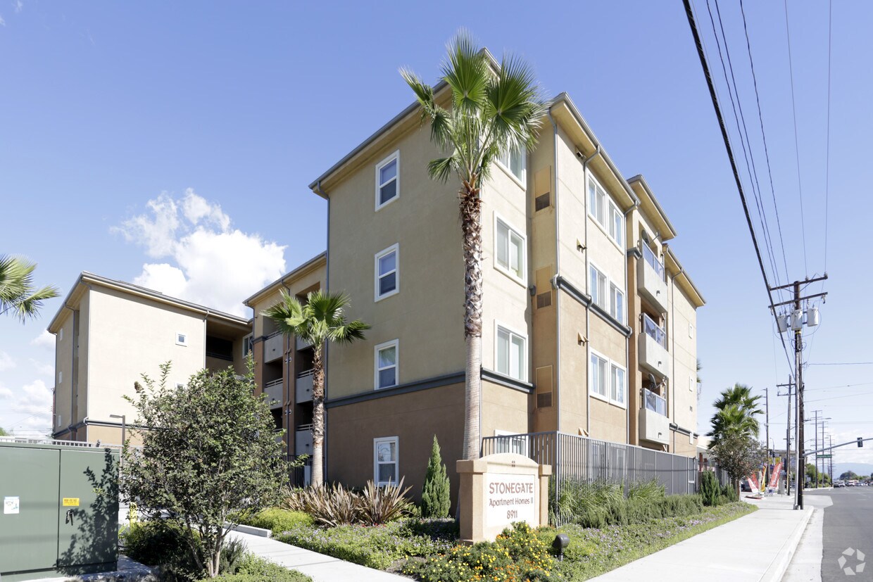 Stonegate Apartments Homes I Apartments in Anaheim, CA