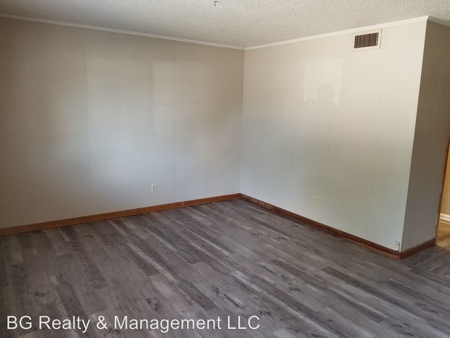 Building Photo - 103 Antoinette St