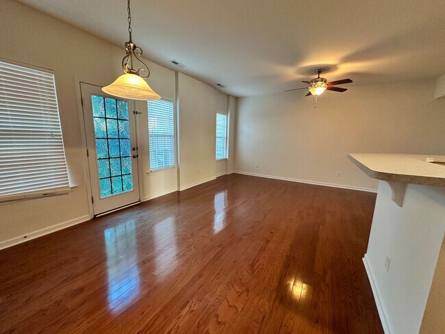 Building Photo - Townhome in Liberty Crossing! Available NOW!