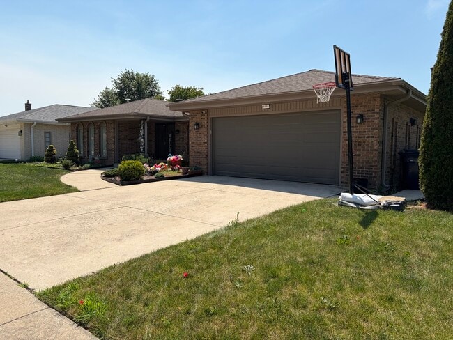 Building Photo - 15558 Larkspur Ln