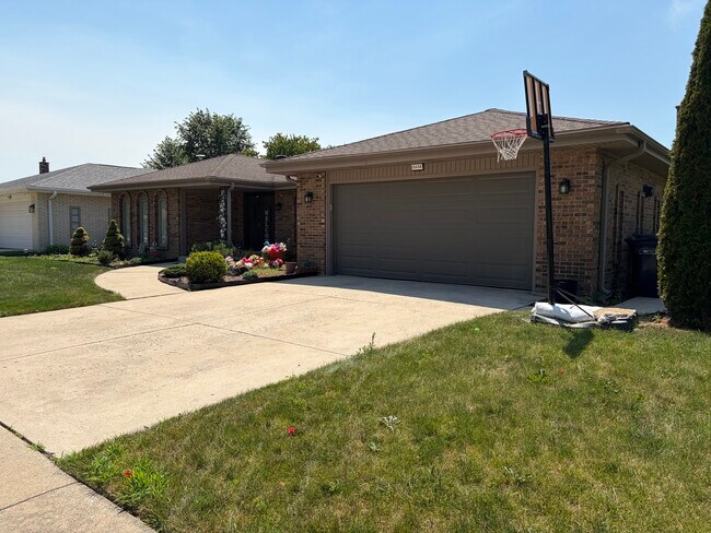 Foto del edificio - 15558 Larkspur Ln