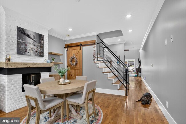 Foto del edificio - 2328 E Fletcher St