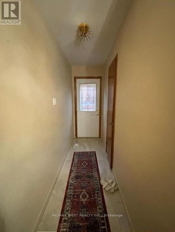 Photo du bâtiment - 8 Marcel Rd