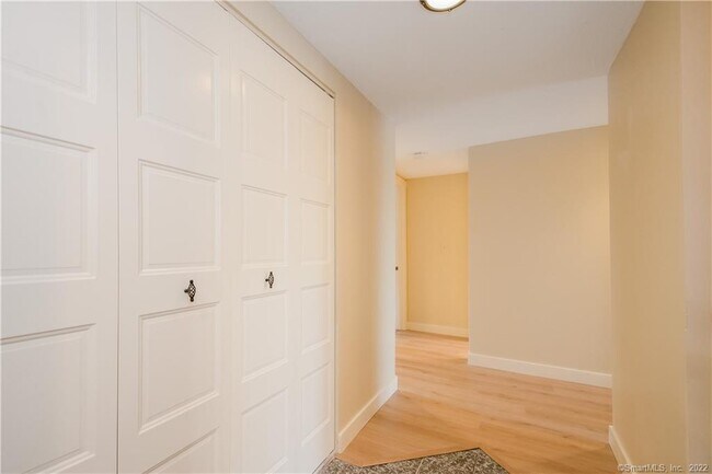 Foto del edificio - 57 Brookwood Dr