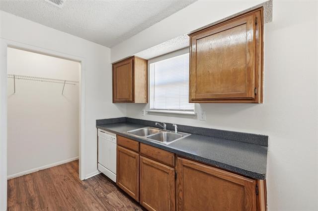 Foto del edificio - 504 Kings Way Dr