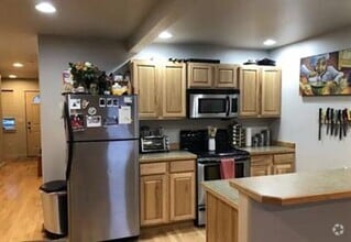 Building Photo - 941 Saxon Way