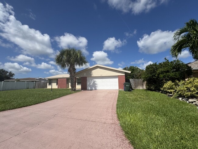 Building Photo - 129 Algiers Dr