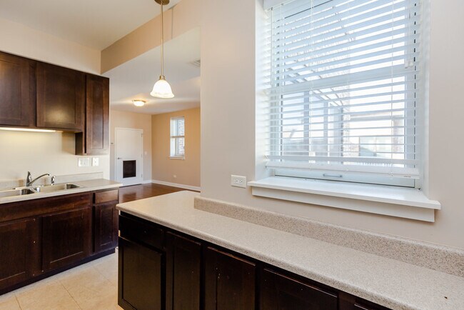 Foto del edificio - 1744 E 69th St