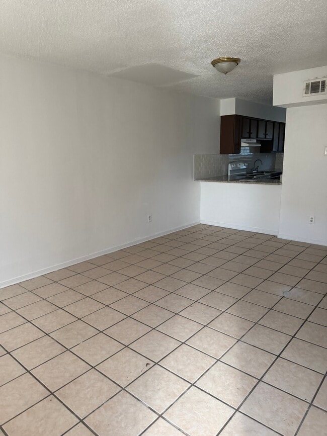 Building Photo - 4870 Alsace St