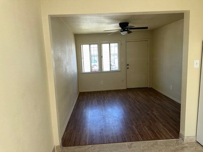 Building Photo - 9601 1/2 Clovis Ave