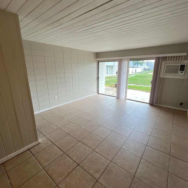 Building Photo - "Second Month of Rent FREE" Charming Studi...