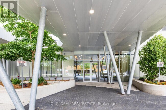 Photo du bâtiment - 5180-5180 Yonge St