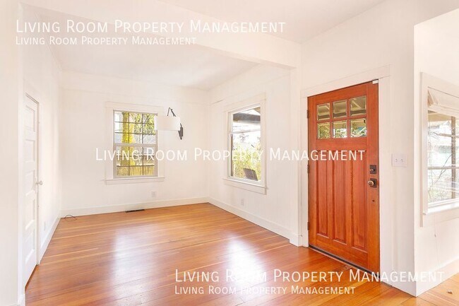 Building Photo - Eco-Friendly 2 BR Plus Office Plant Lovers...
