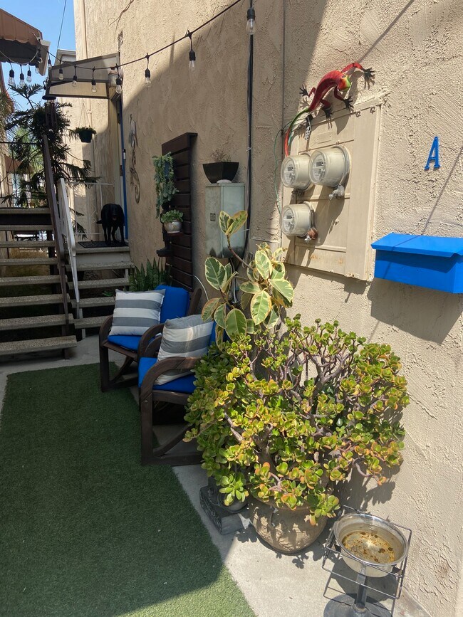 Building Photo - 741 Center Pl