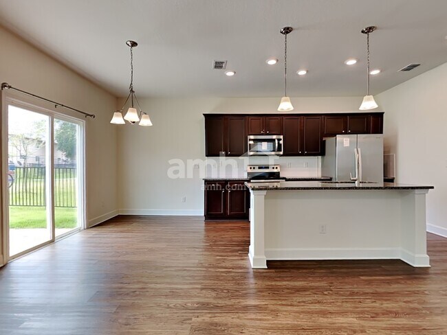 Foto del edificio - 8583 Highfield Ave