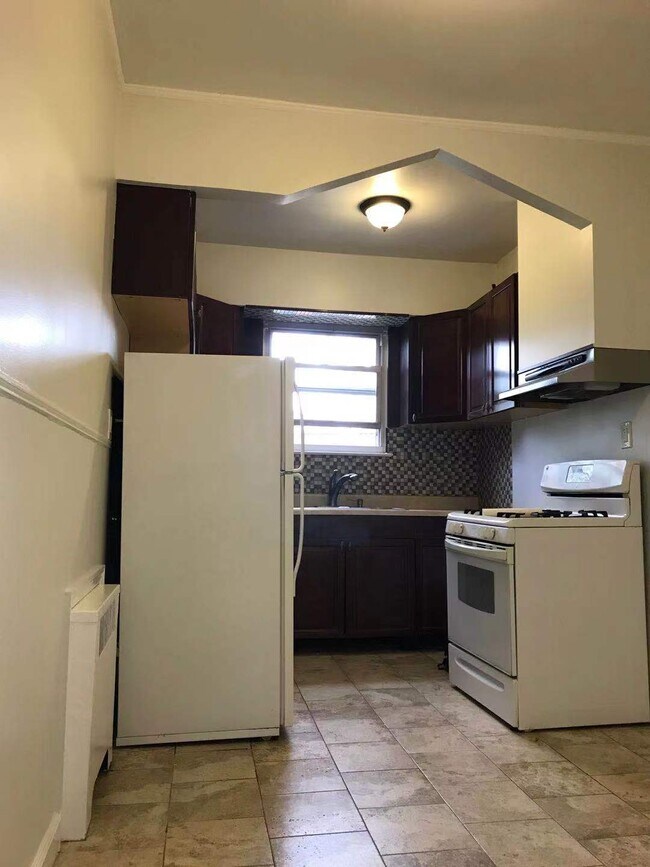 Foto del edificio - 6057 Woodhaven Blvd