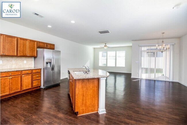 Building Photo - Steele Creek Townhome